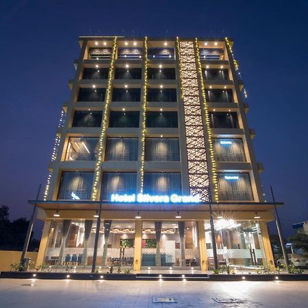 Hotel Silvera Grand Ahmedabad Esterno foto