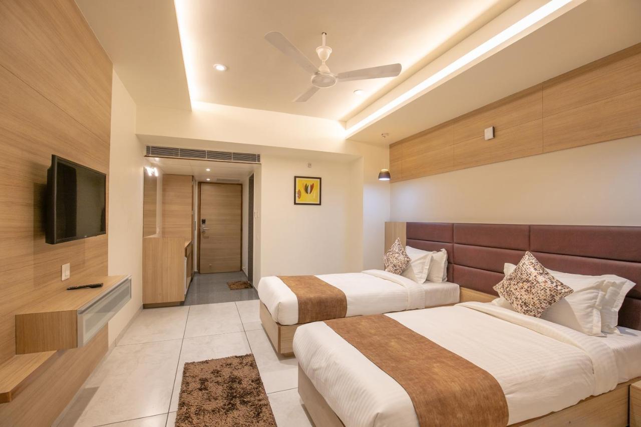 Hotel Silvera Grand Ahmedabad Esterno foto