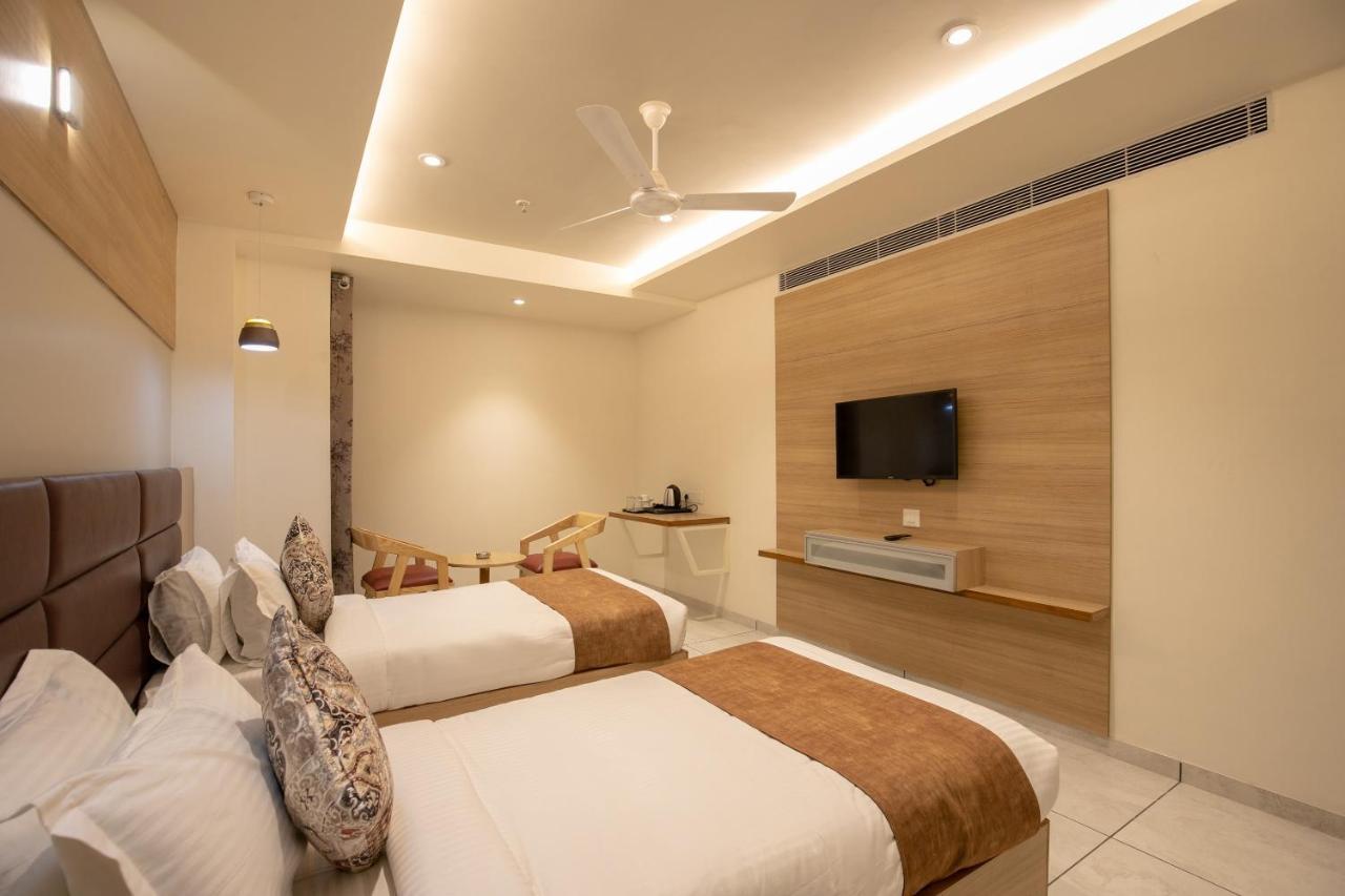 Hotel Silvera Grand Ahmedabad Esterno foto