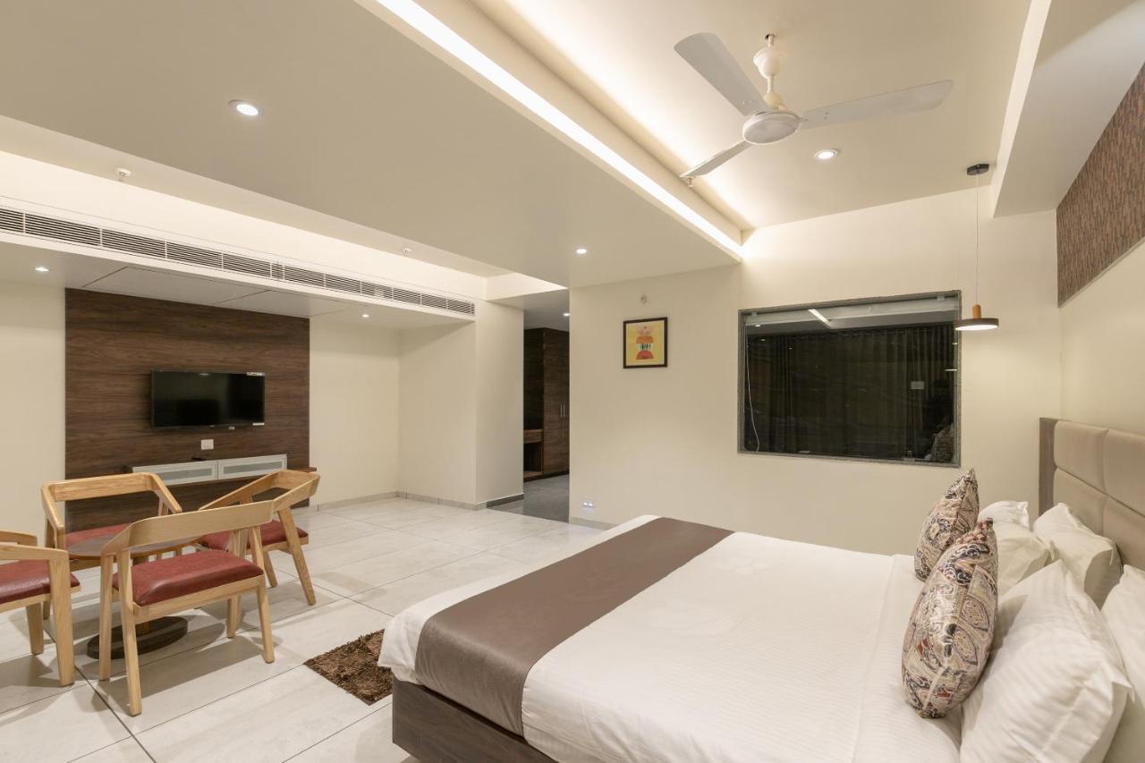 Hotel Silvera Grand Ahmedabad Esterno foto
