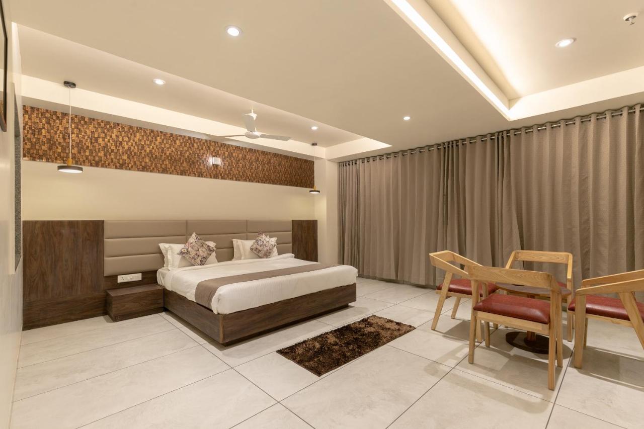 Hotel Silvera Grand Ahmedabad Esterno foto