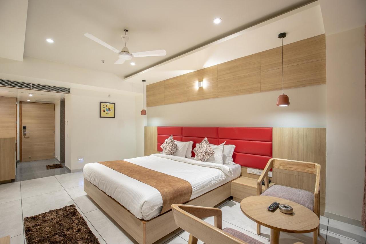 Hotel Silvera Grand Ahmedabad Esterno foto