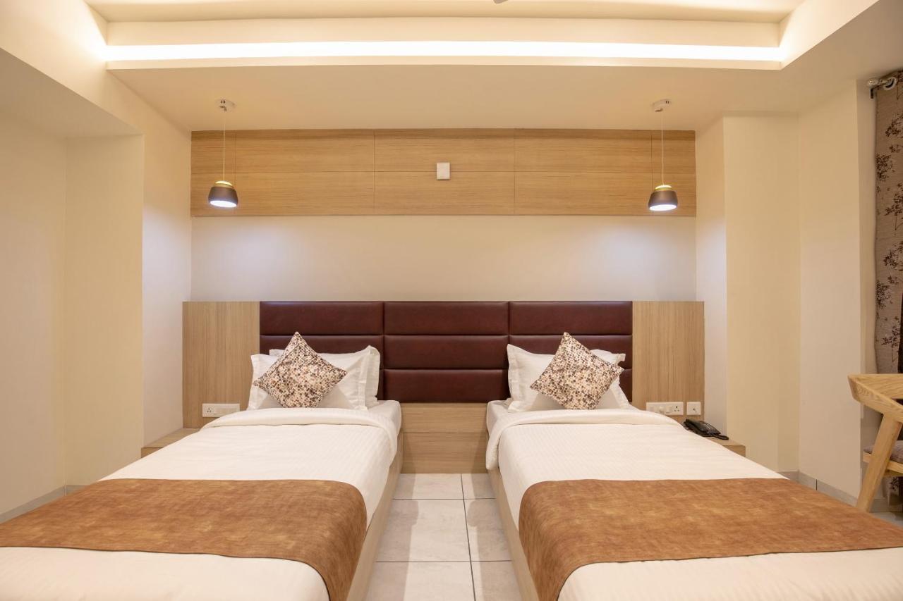 Hotel Silvera Grand Ahmedabad Esterno foto