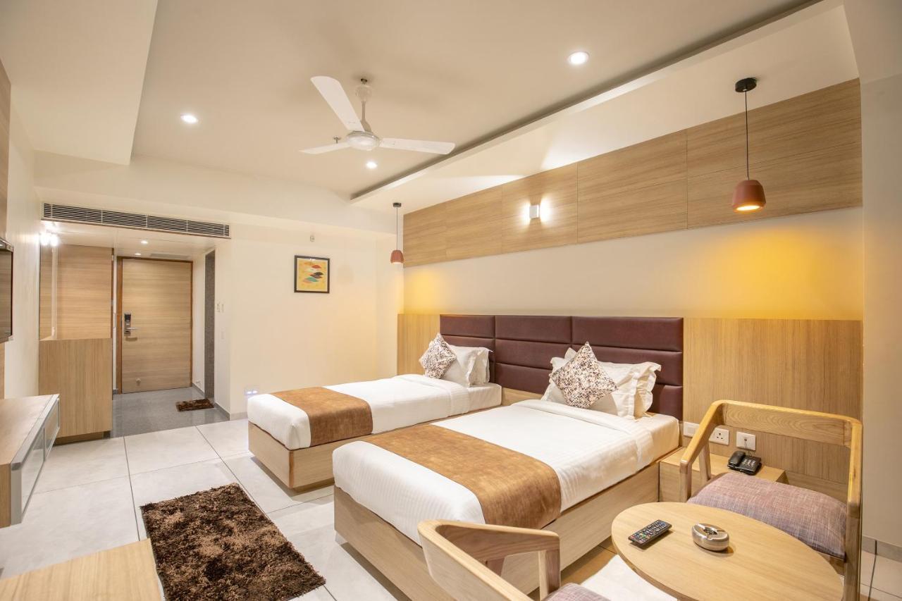 Hotel Silvera Grand Ahmedabad Esterno foto