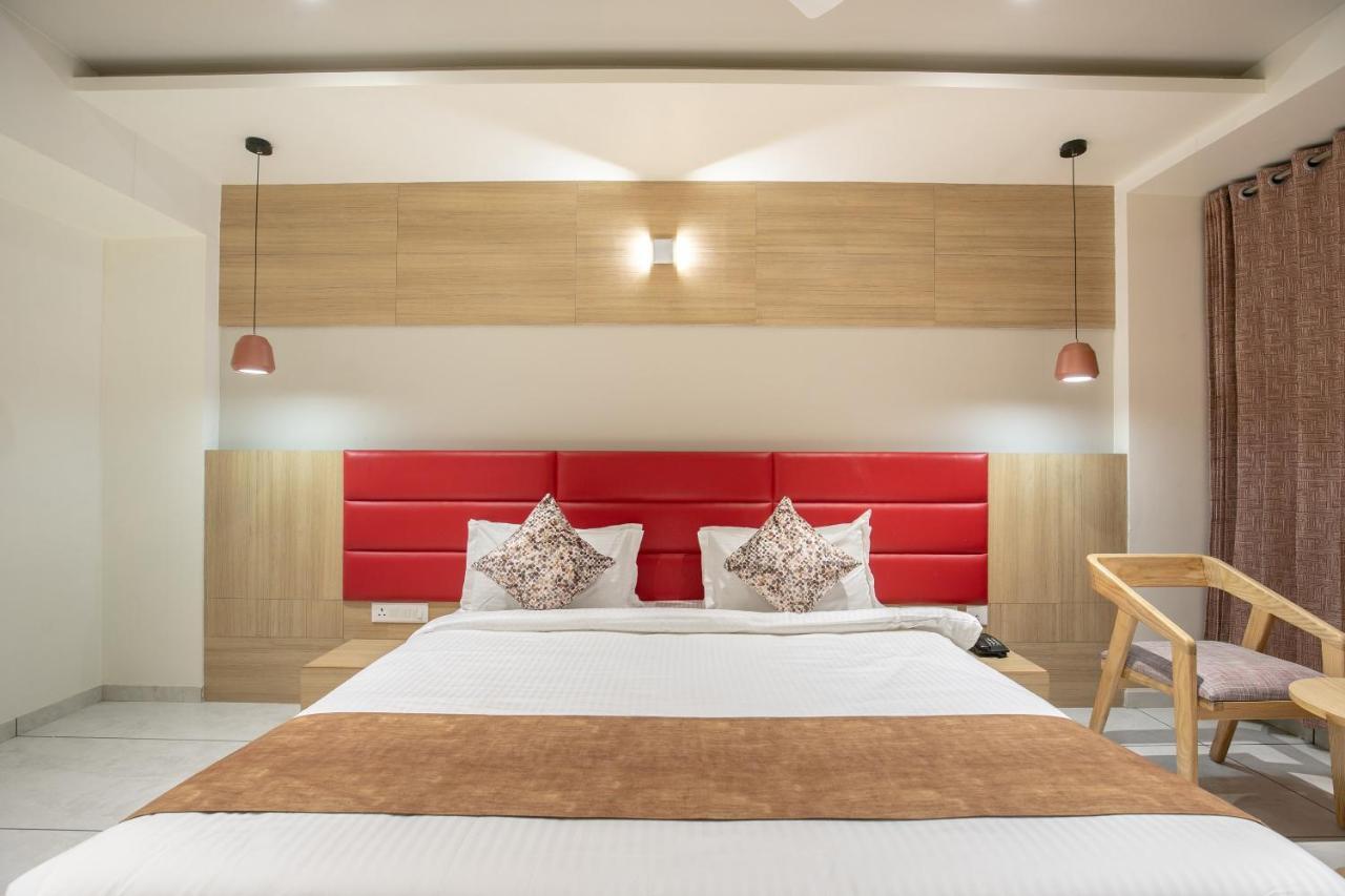 Hotel Silvera Grand Ahmedabad Esterno foto
