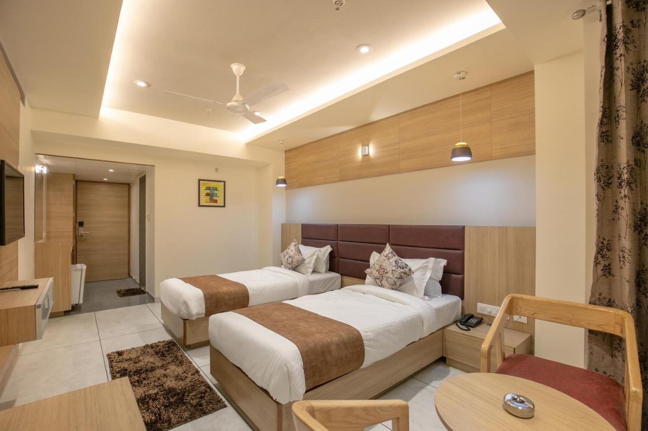 Hotel Silvera Grand Ahmedabad Esterno foto