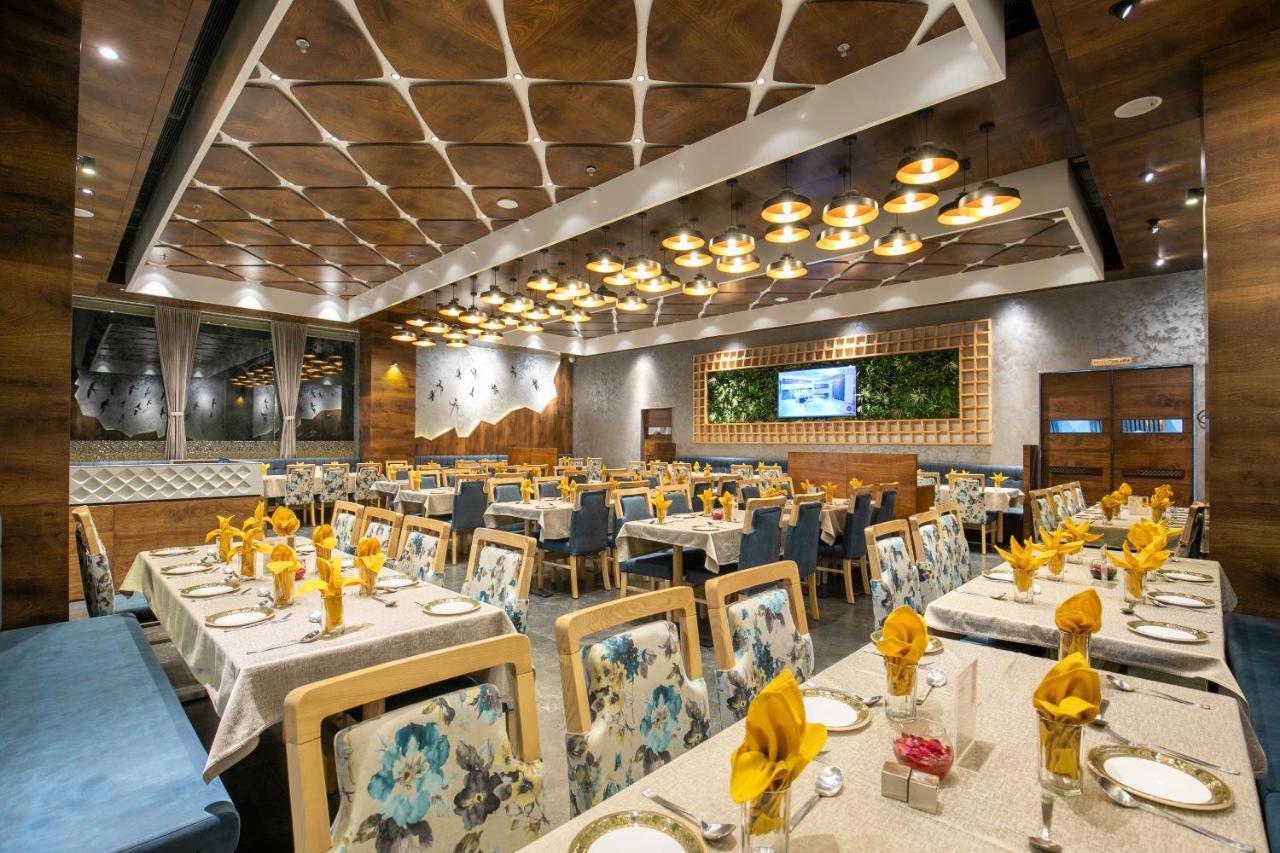 Hotel Silvera Grand Ahmedabad Esterno foto