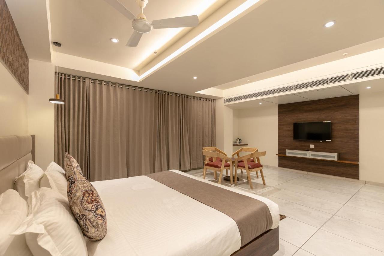 Hotel Silvera Grand Ahmedabad Esterno foto