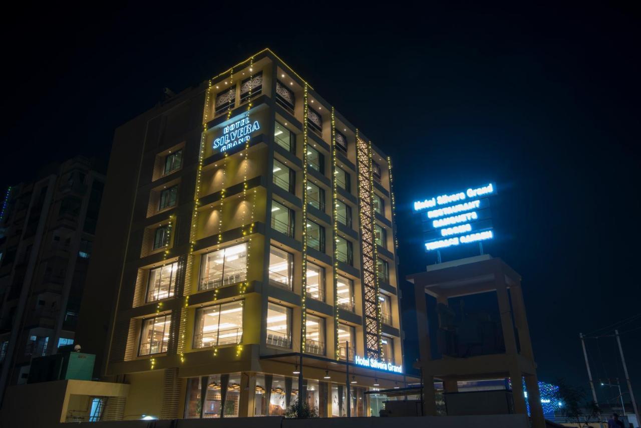 Hotel Silvera Grand Ahmedabad Esterno foto