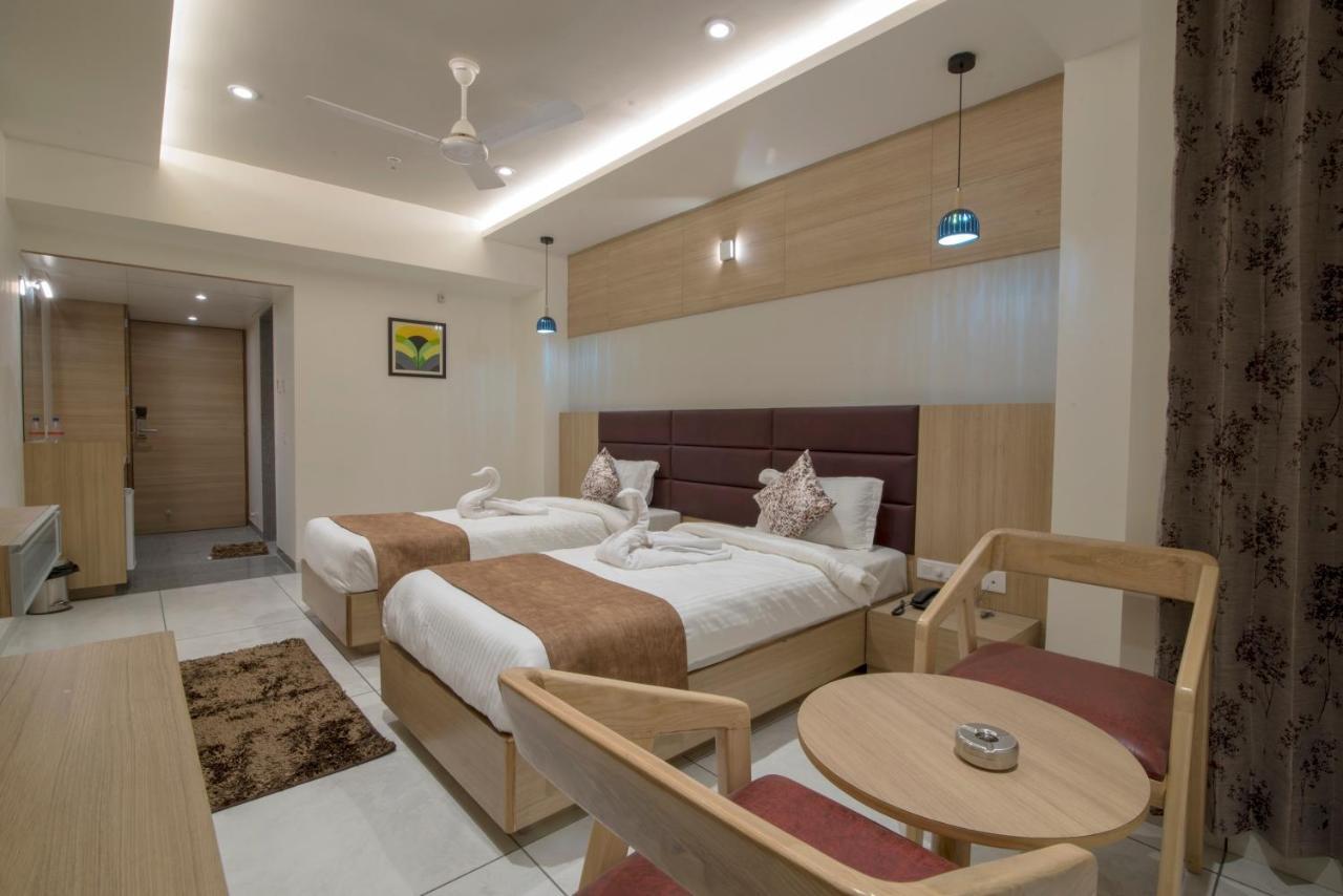 Hotel Silvera Grand Ahmedabad Esterno foto