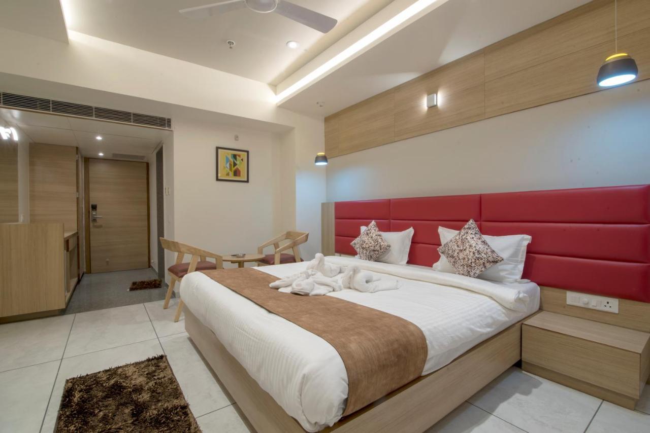 Hotel Silvera Grand Ahmedabad Esterno foto