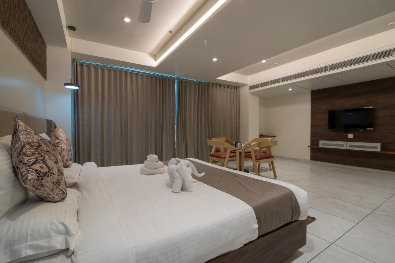 Hotel Silvera Grand Ahmedabad Esterno foto