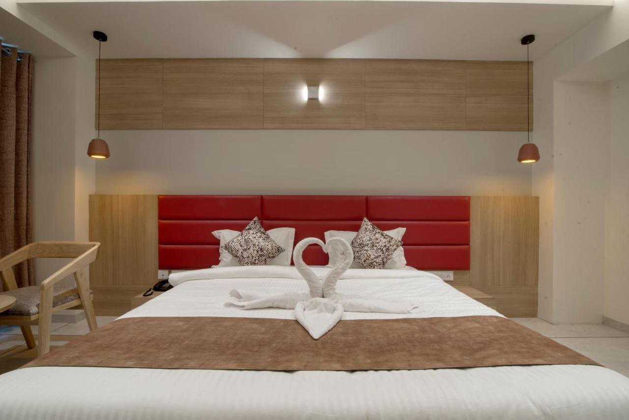 Hotel Silvera Grand Ahmedabad Esterno foto
