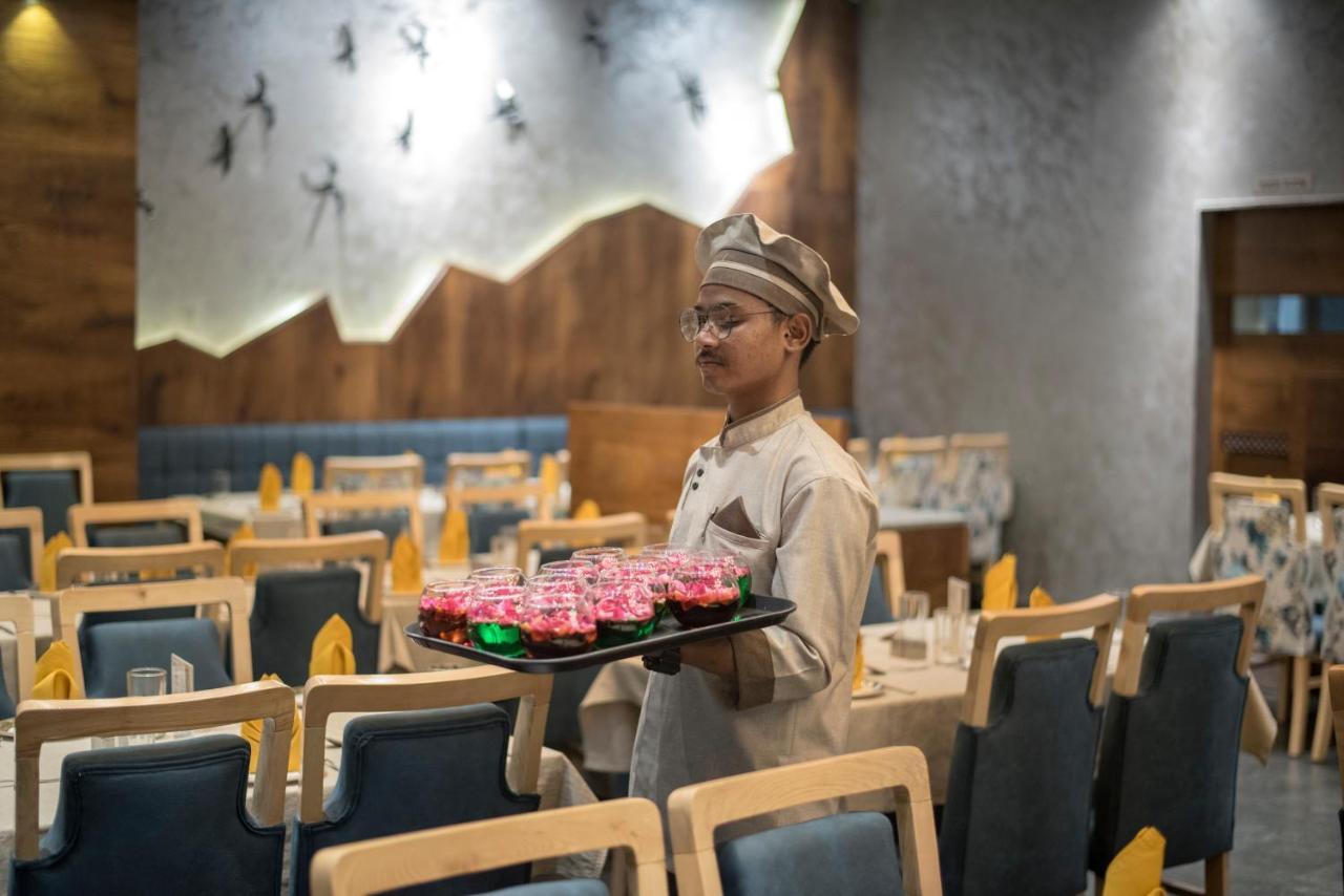 Hotel Silvera Grand Ahmedabad Esterno foto