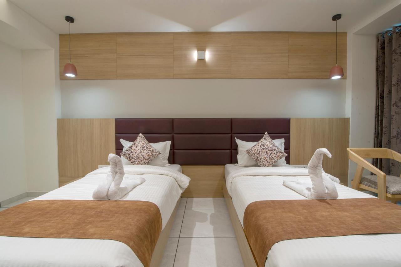 Hotel Silvera Grand Ahmedabad Esterno foto