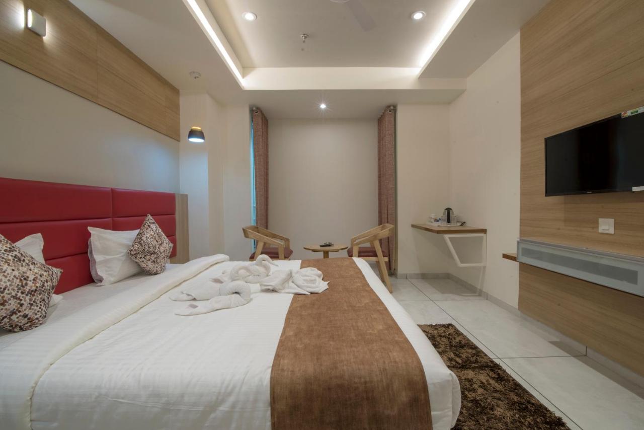 Hotel Silvera Grand Ahmedabad Esterno foto