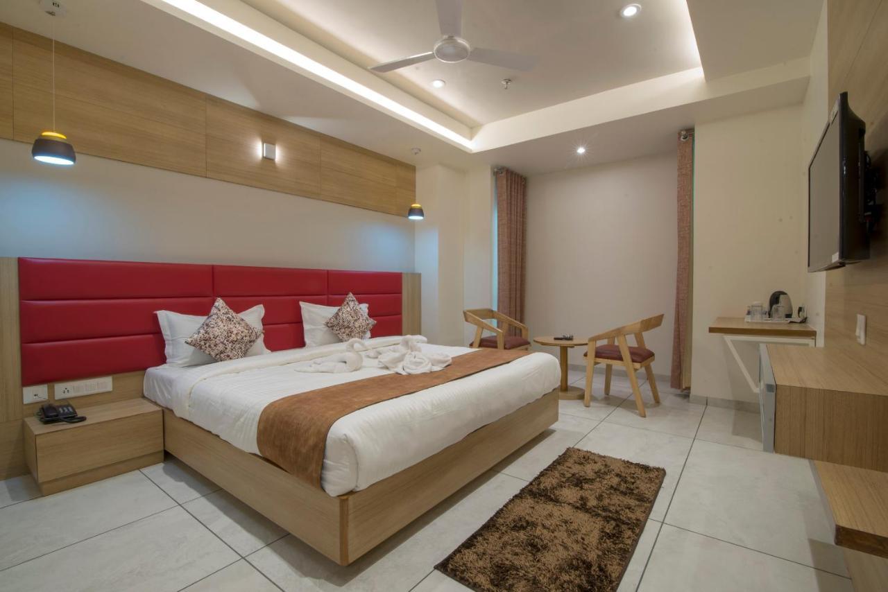Hotel Silvera Grand Ahmedabad Esterno foto