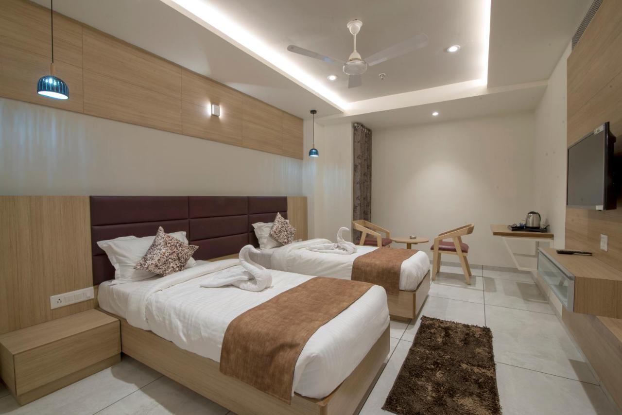 Hotel Silvera Grand Ahmedabad Esterno foto